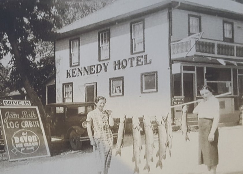 Rhino's Roadhouse Restaurant Historical Picture